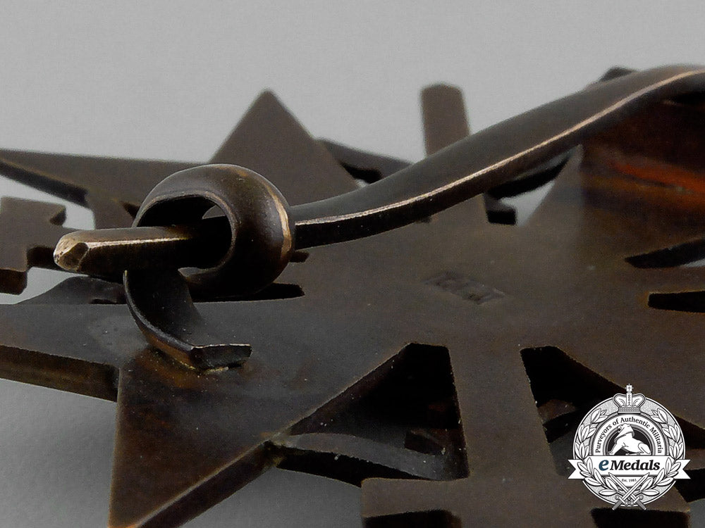 a_bronze_grade_spanish_cross_with_swords_by_c._e._juncker_in_its_original_case_of_issue_e_1884