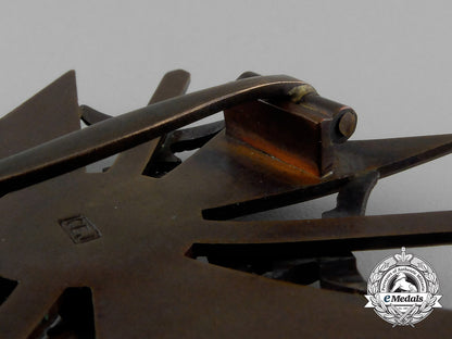 a_bronze_grade_spanish_cross_with_swords_by_c._e._juncker_in_its_original_case_of_issue_e_1885