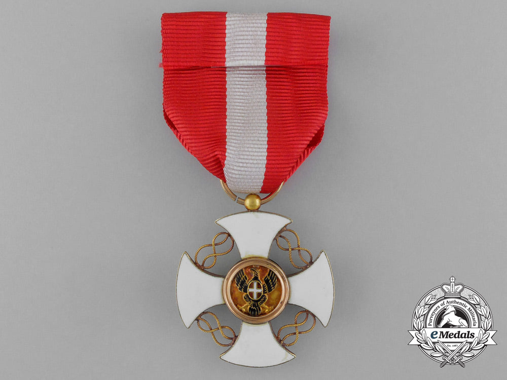 an_italian_order_of_the_crown_in_gold;5_th_class,_knight_e_1915