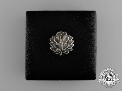 a_cased_set_of_oakleaves_to_the_knight’s_cross_of_the_iron_cross1939;1957_version_e_2275