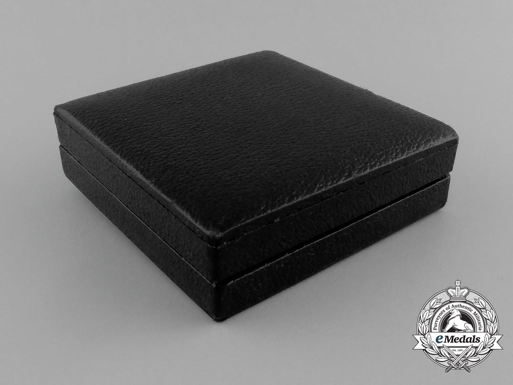 a_cased_set_of_oakleaves_to_the_knight’s_cross_of_the_iron_cross1939;1957_version_e_2276