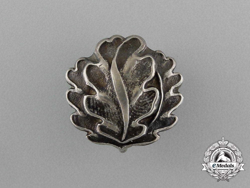 a_cased_set_of_oakleaves_to_the_knight’s_cross_of_the_iron_cross1939;1957_version_e_2278