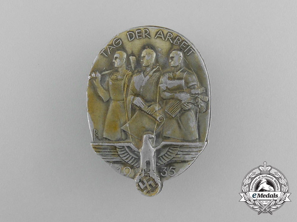 a1935_national_day_of_labour_badge_e_2591