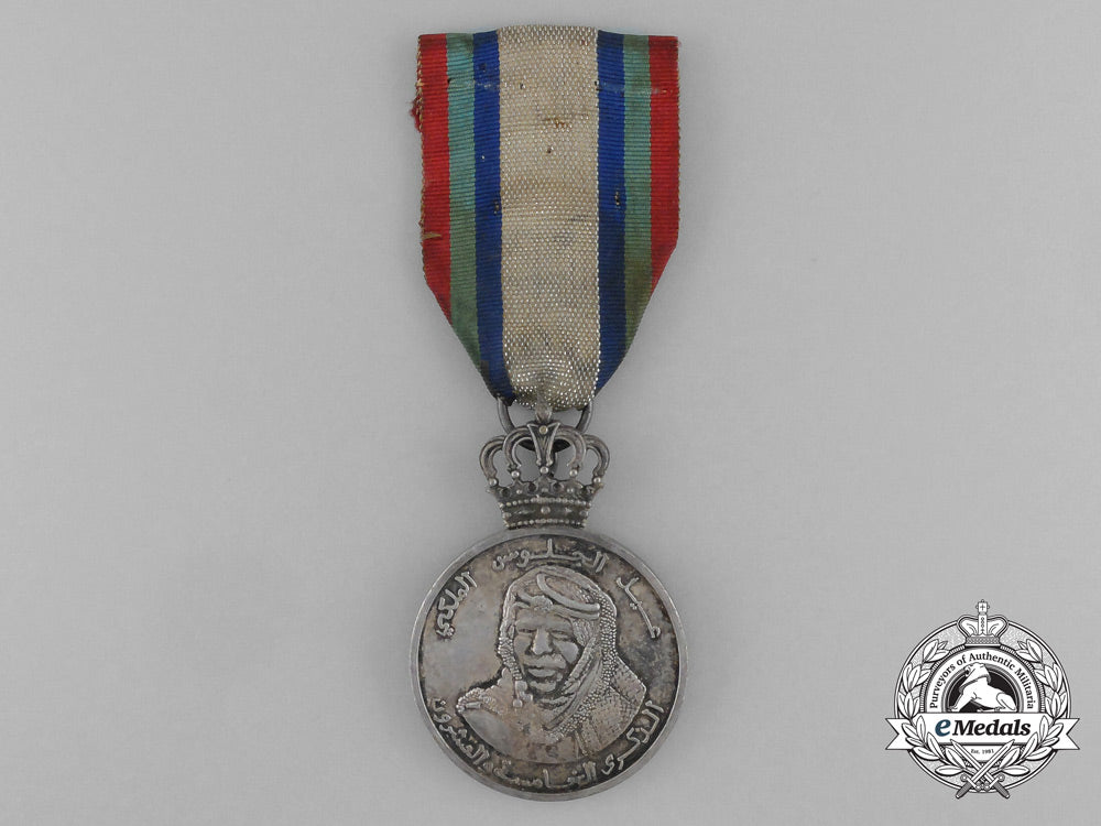 a_jordanian_king_hussein_silver_jubilee_medal(_midalat_al-_iwabil_al-_fazi)1952-1977_e_2815