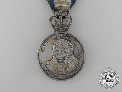 a_jordanian_king_hussein_silver_jubilee_medal(_midalat_al-_iwabil_al-_fazi)1952-1977_e_2816