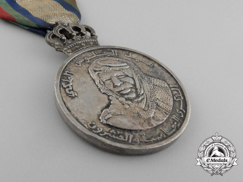 a_jordanian_king_hussein_silver_jubilee_medal(_midalat_al-_iwabil_al-_fazi)1952-1977_e_2819