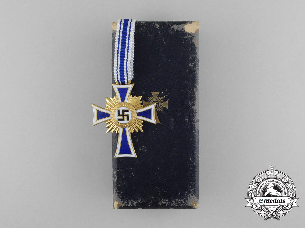 a_gold_grade_mother’s_cross_in_its_original_case_of_issue_e_2968