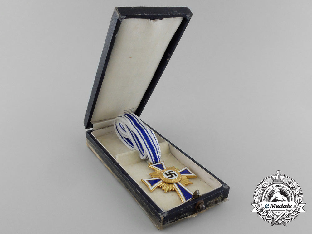 a_gold_grade_mother’s_cross_in_its_original_case_of_issue_e_2970