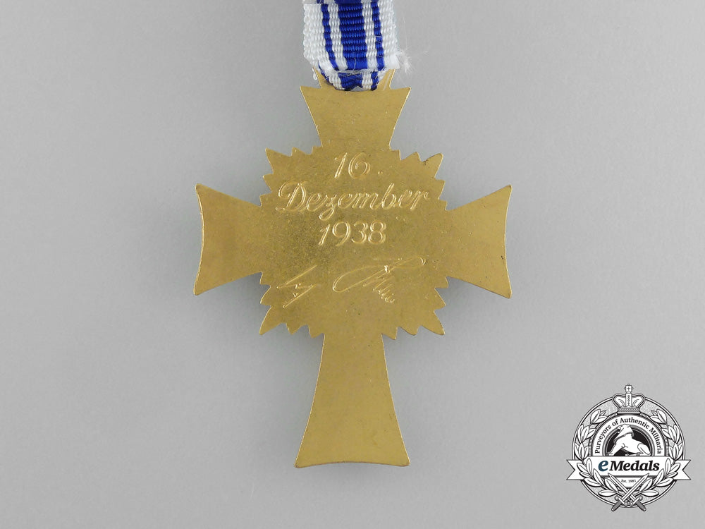 a_gold_grade_mother’s_cross_in_its_original_case_of_issue_e_2973