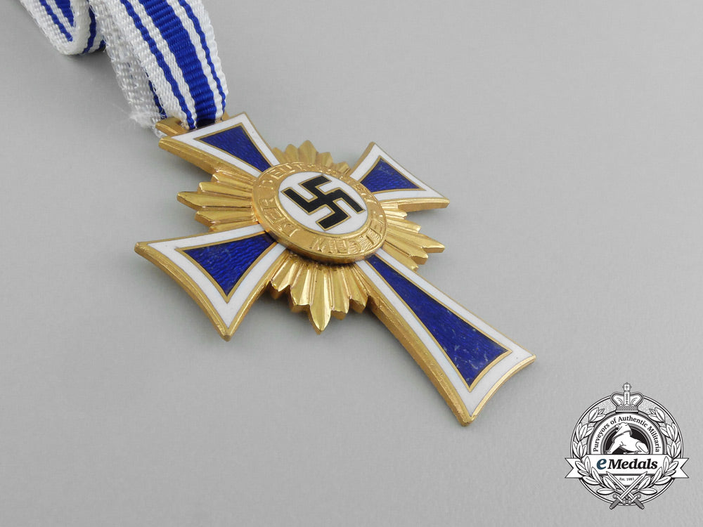 a_gold_grade_mother’s_cross_in_its_original_case_of_issue_e_2974