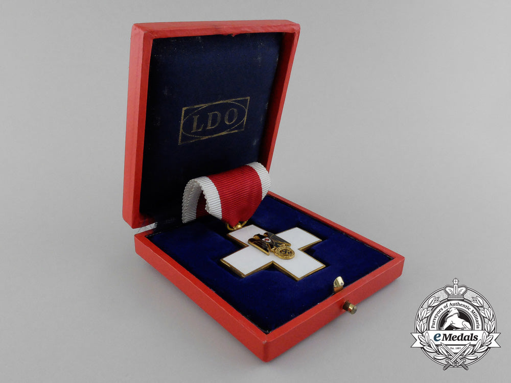 a_mint_drk(_german_red_cross)_decoration3_rd_class_in_its_original_ldo_case_of_issue_e_3183