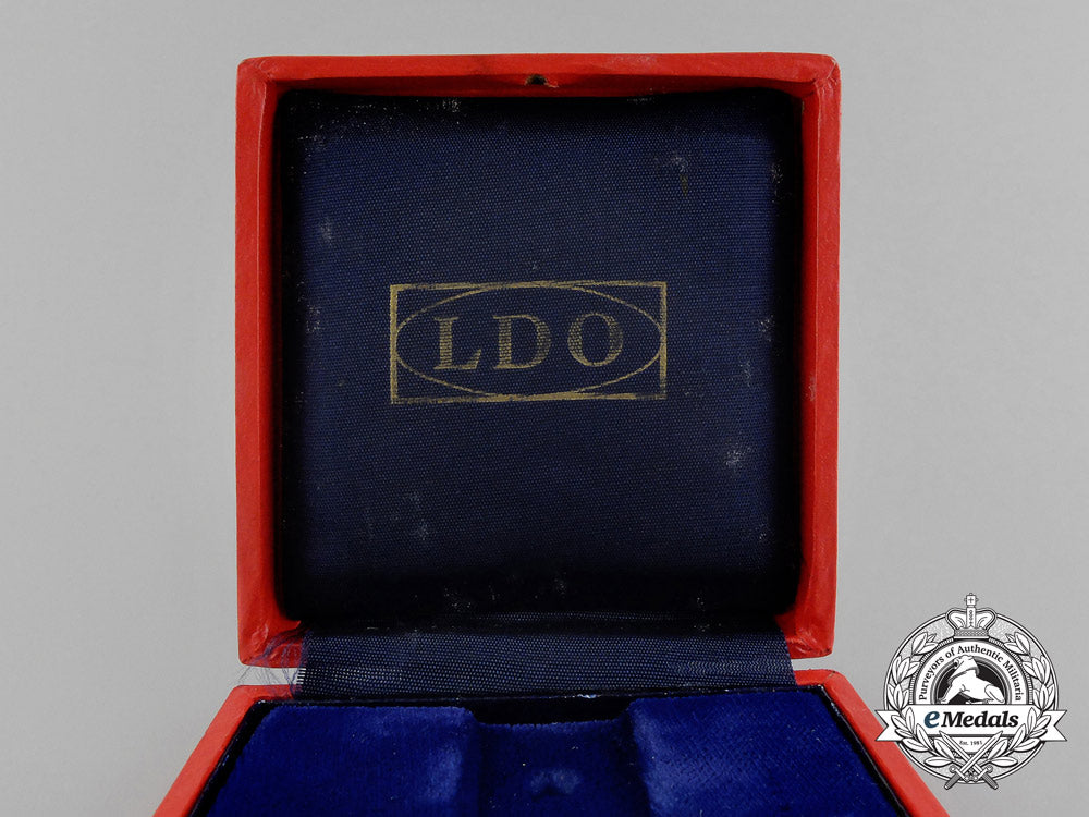 a_mint_drk(_german_red_cross)_decoration3_rd_class_in_its_original_ldo_case_of_issue_e_3188