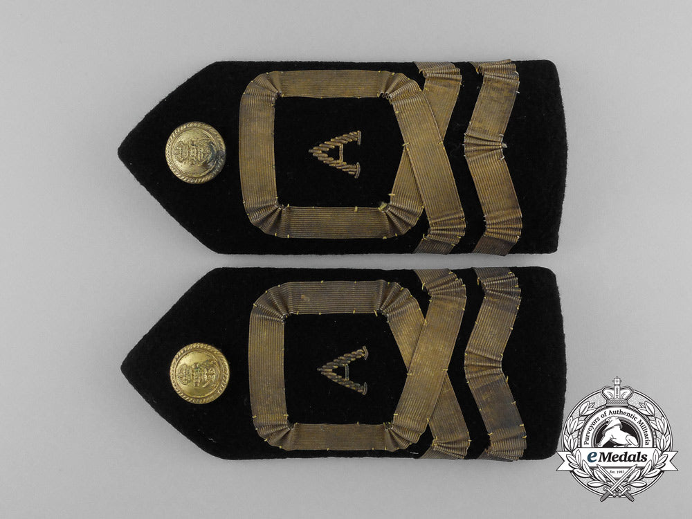 a_fine_dsc_group_to_sub-_lieutenant_john_philip_scott,_royal_naval_volunteer_reserve,_fleet_air_arm_e_3289