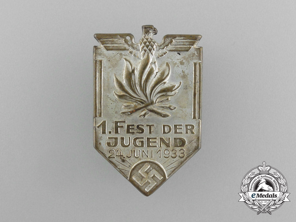 a19331_st_festival_of_youths_badge_e_3442