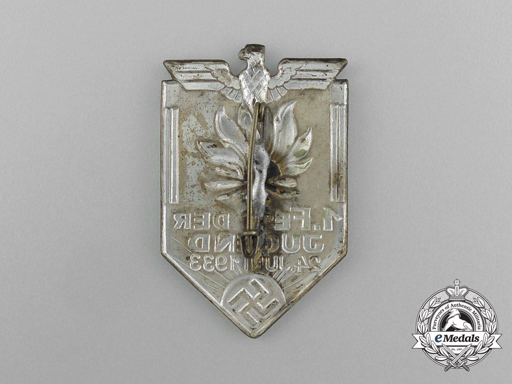 a19331_st_festival_of_youths_badge_e_3443