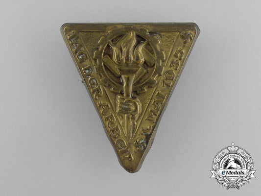 a1935_german_labour_front_day_of_labour_badge_e_3493