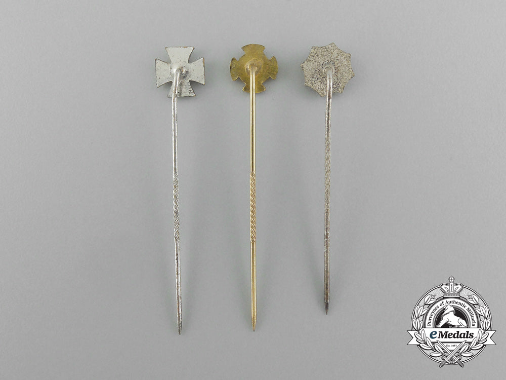 three1957_version_issued_award_stickpins_e_4010
