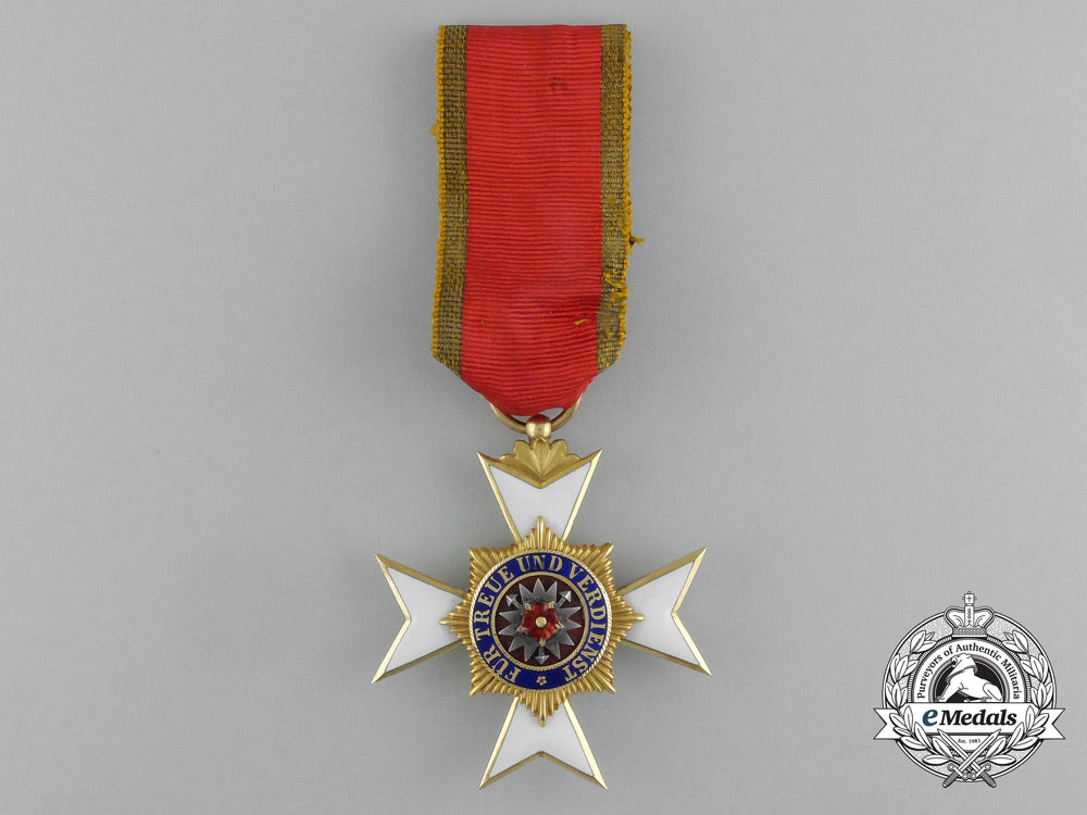 a_house_order_of_schaumburg-_lippe_honour_cross_in_gold;3_rd_class_e_4161