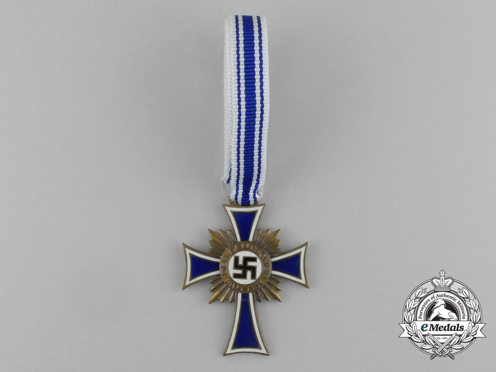 a_bronze_grade_mother’s_cross“_mutterehrenkreuz”_e_4183