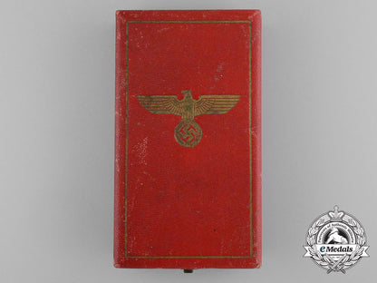 germany,_third_reich._an_eagle_order_with_swords,_v_class,_with_case_of_issue,_by_godet&_co._e_4357
