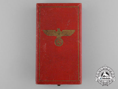 germany,_third_reich._an_eagle_order_with_swords,_v_class,_with_case_of_issue,_by_godet&_co._e_4357
