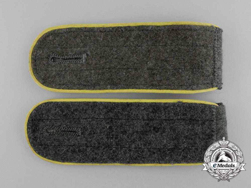 a_pair_of_wehrmacht_signals_enlisted_man’s_shoulder_boards_e_4401