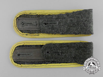 a_pair_of_wehrmacht_signals_enlisted_man’s_shoulder_boards_e_4402