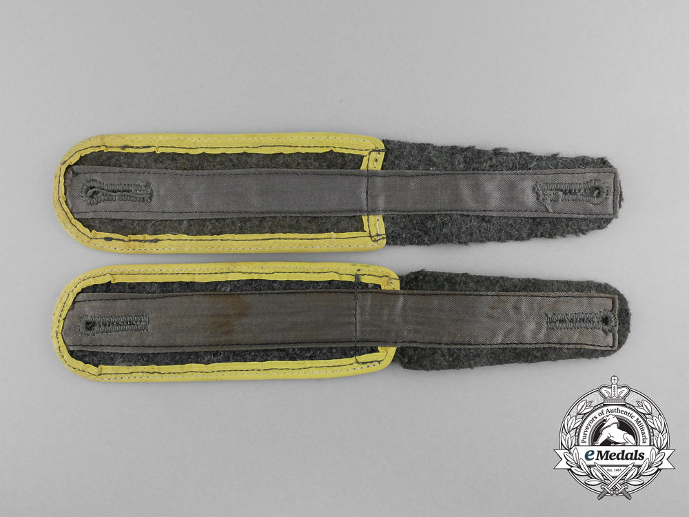 a_pair_of_wehrmacht_signals_enlisted_man’s_shoulder_boards_e_4403