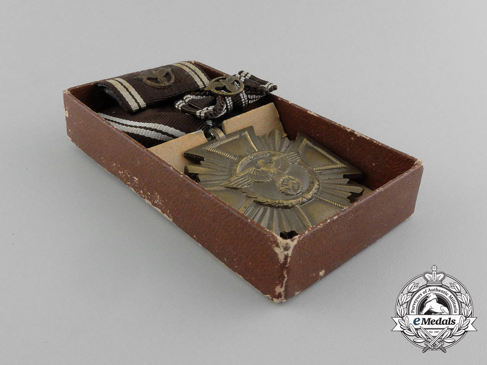 a_nsdap_bronze10-_year(3_rd_class)_long_service_award_set_in_its_box_of_issue_by_fritz_zimmermann_e_4468