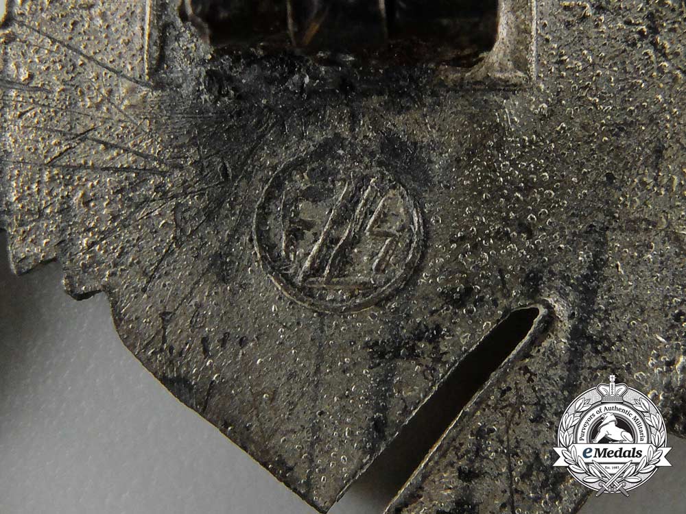 germany,_wehrmacht._an_infantry_assault_badge,_silver_grade,_by_fritz_zimmermann&_söhne_of_lüdenscheid_e_4956