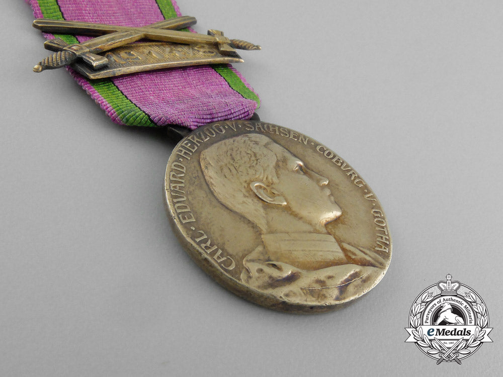 a_saxe-_ernestine_house_order_merit_medal;_gold_grade_with1914/8_and_swords_clasp_e_5043