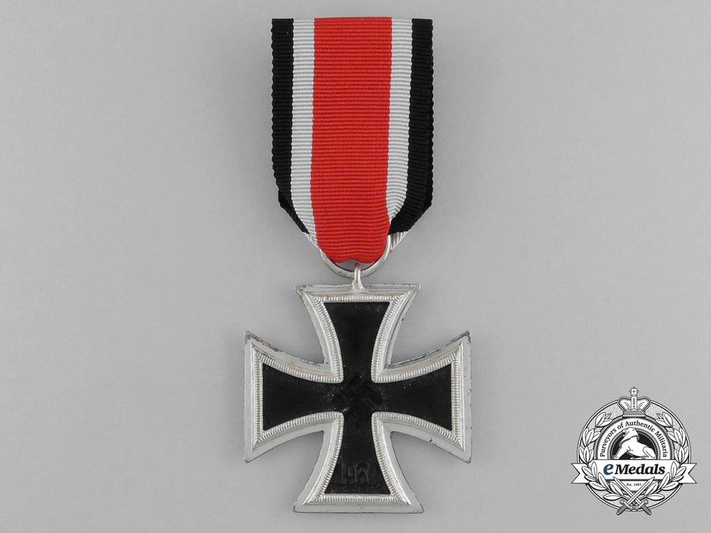 a_mint_iron_cross1939_second_class_by_berg&_nolte_with_its_boutonniere_in_its_packet_of_issue_e_5078