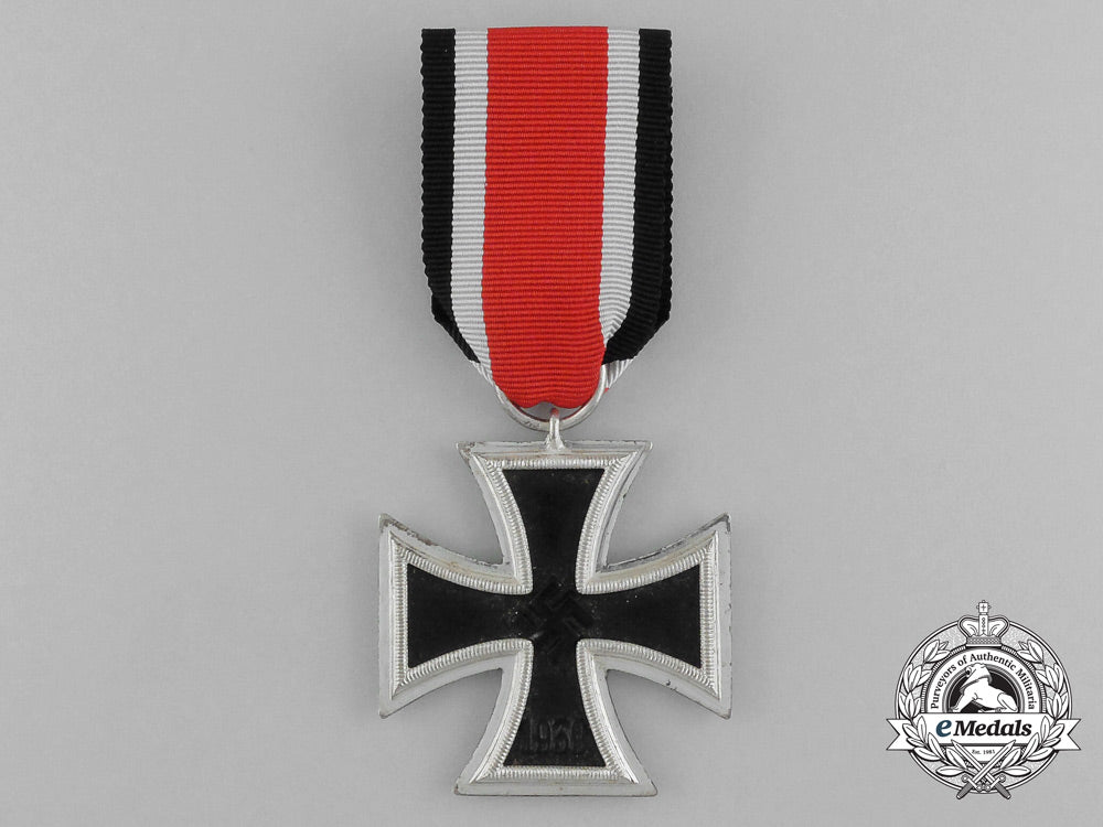 a_mint_iron_cross1939_second_class_by_berg&_nolte_with_its_boutonniere_in_its_packet_of_issue_e_5078
