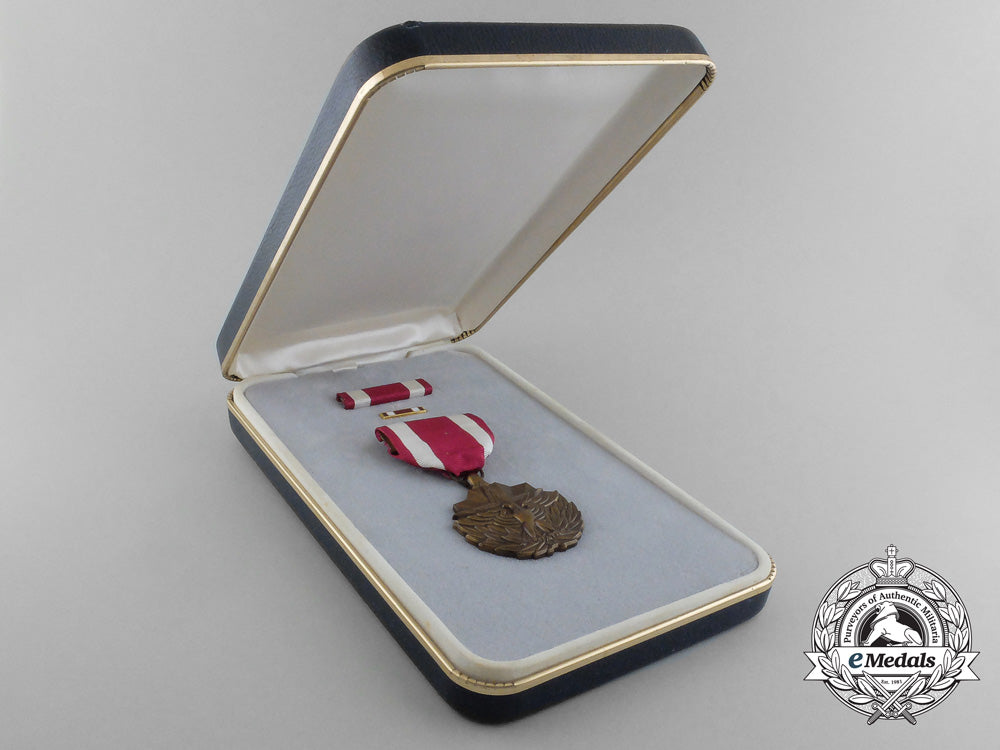 an_american_meritorious_service_medal_with_case_e_5284_1