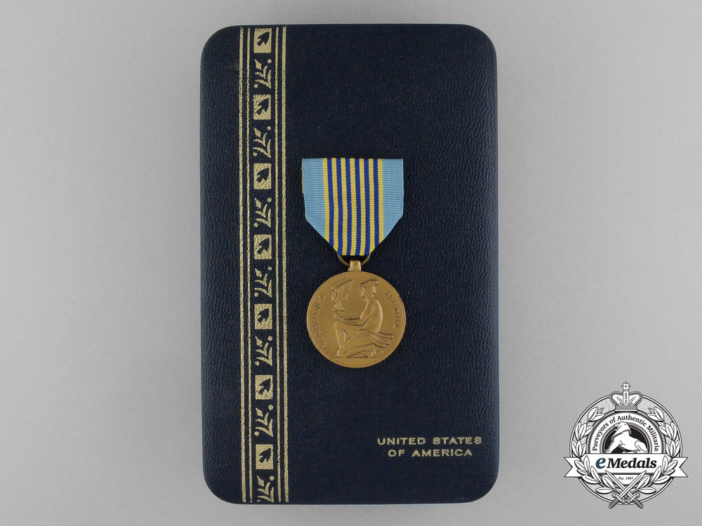 an_american_airman's_medal_with_case_e_5290_1