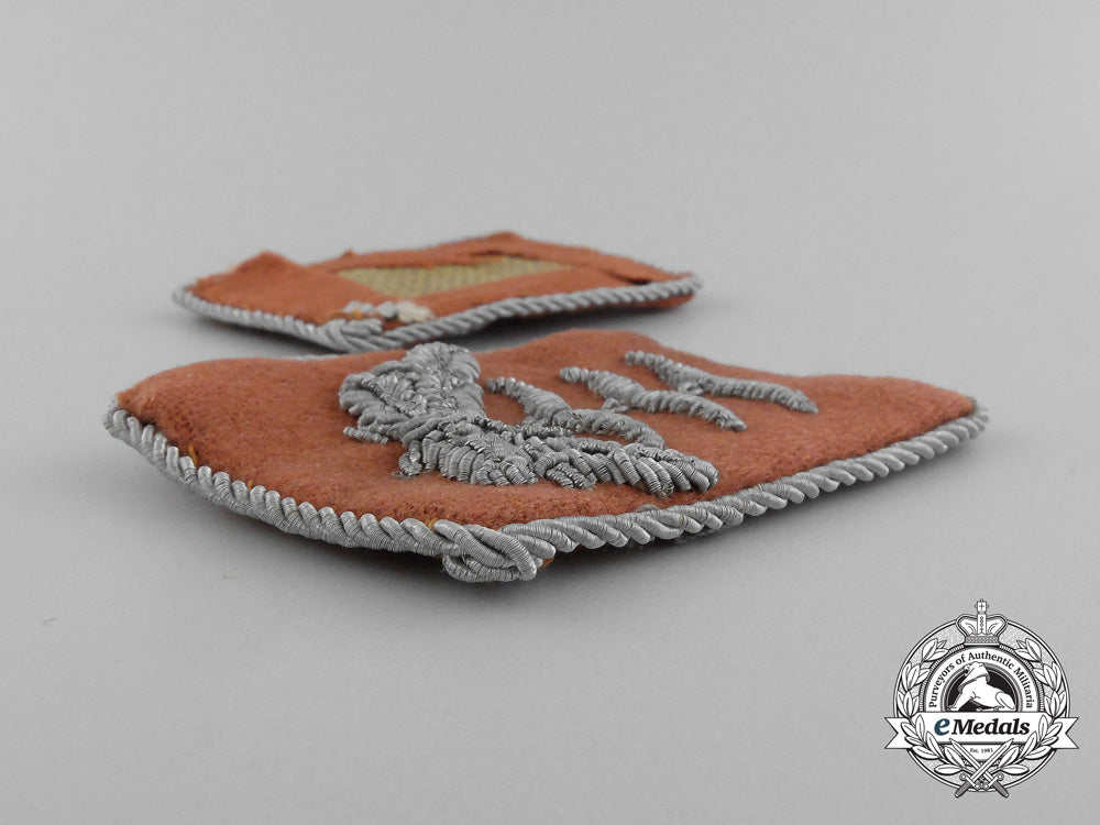 a_mint_and_matching_set_of_luftwaffe_signal_corps_hauptmann_collar_tabs_e_5347