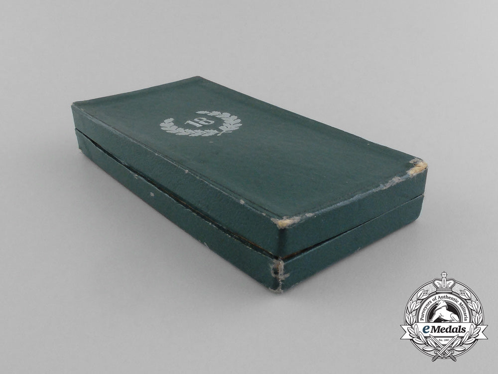 a_second_war_german_police_long_service_medal_for18_years_of_service_in_its_case_of_issue_e_5488