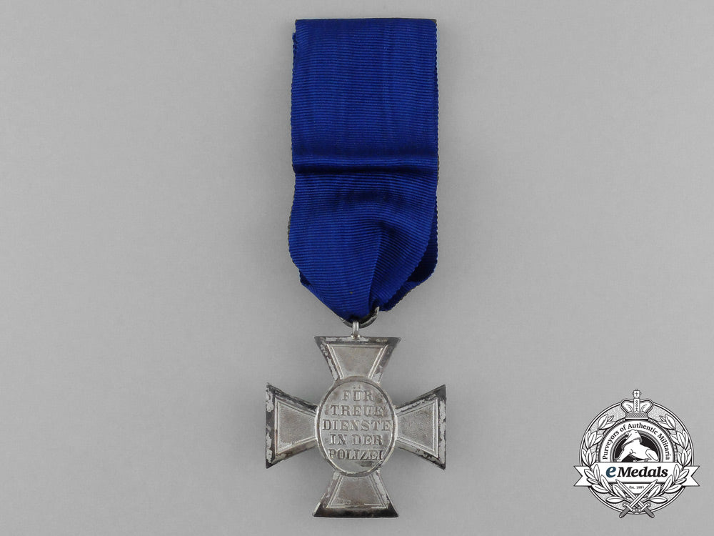 a_second_war_german_police_long_service_medal_for18_years_of_service_in_its_case_of_issue_e_5493