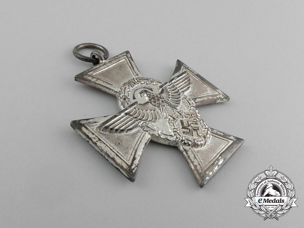 a_second_war_german_police_long_service_medal_for18_years_of_service_in_its_case_of_issue_e_5494