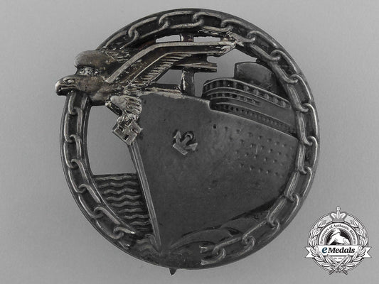 an_early_blockade_runner_badge_by_schwerin,_berlin_e_5666
