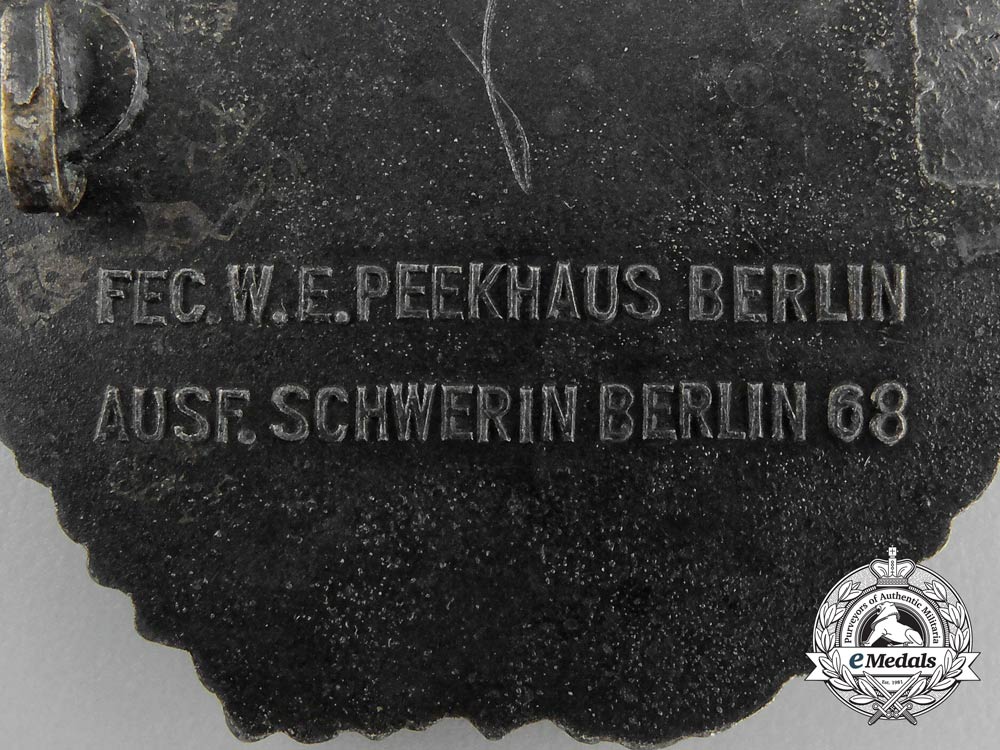 a_kriegsmarine_e-_boat_badge_by_schwerin&_sohn_of_berlin;2_nd_type;1_st_variety_e_6164