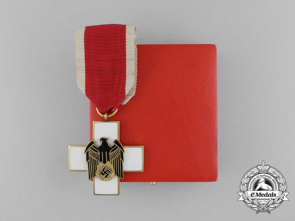 a_mint_social_welfare_decoration;3_rd_grade_in_its_original_ldo_case_of_issue_e_6419