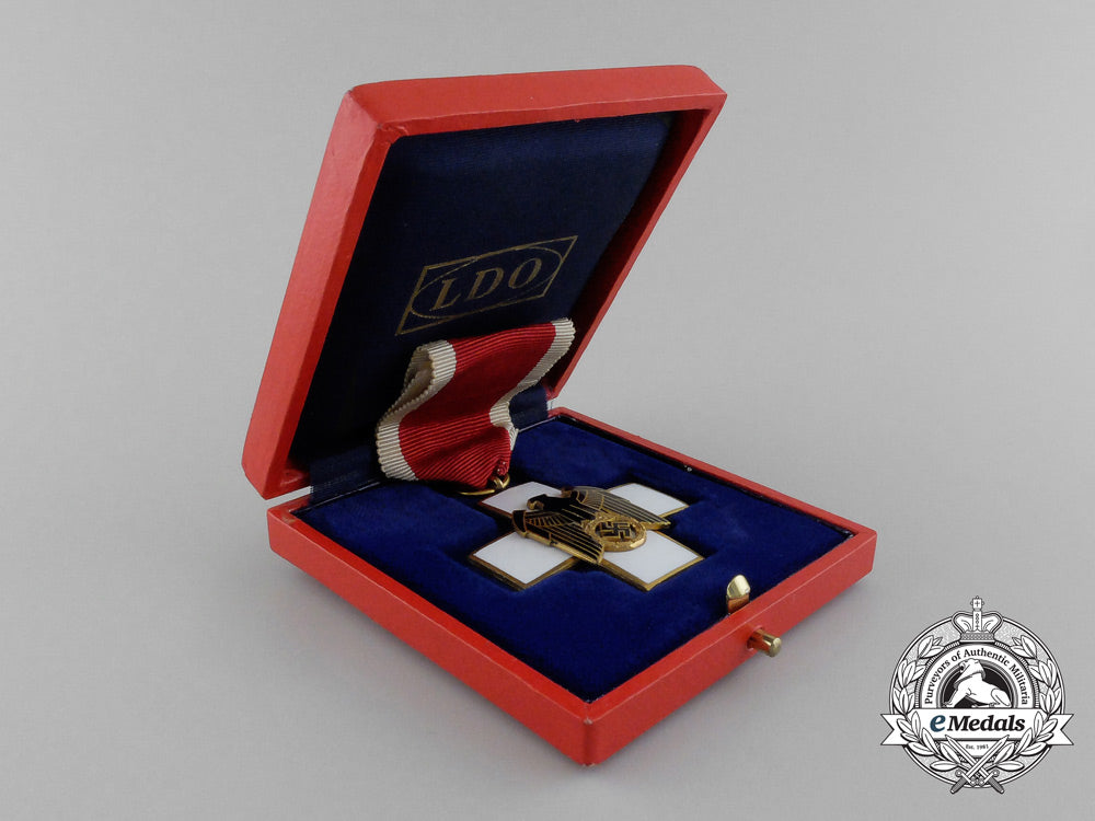 a_mint_social_welfare_decoration;3_rd_grade_in_its_original_ldo_case_of_issue_e_6421