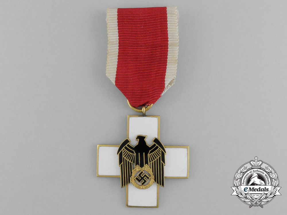 a_mint_social_welfare_decoration;3_rd_grade_in_its_original_ldo_case_of_issue_e_6422