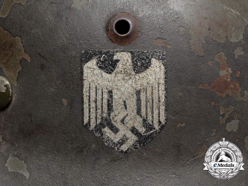 a_single_decal_m35_wehrmacht_heer(_army)_stahlhelm_by_vereinigte_deutsche_nickelwerke_e_7141
