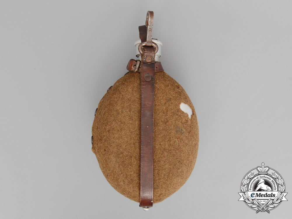 a_second_war_german_army(_heer)_canteen_with_large_clip_e_7147