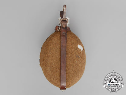 a_second_war_german_army(_heer)_canteen_with_large_clip_e_7147