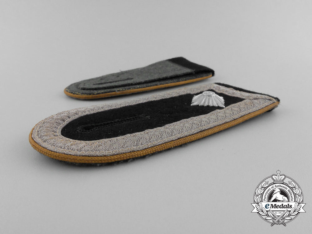 a_pair_of_waffen-_ss_cavalry_branch_staff_sergeant_rank_shoulder_boards_e_7592