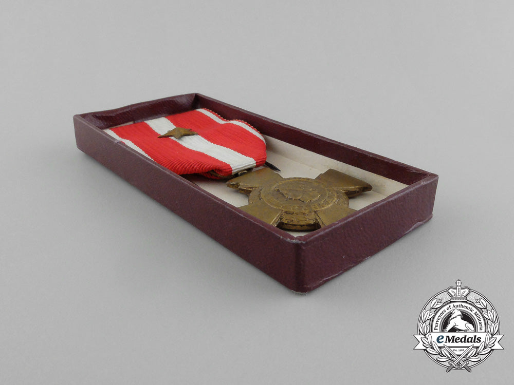 a_french_cross_of_military_valour_in_box_e_819_1