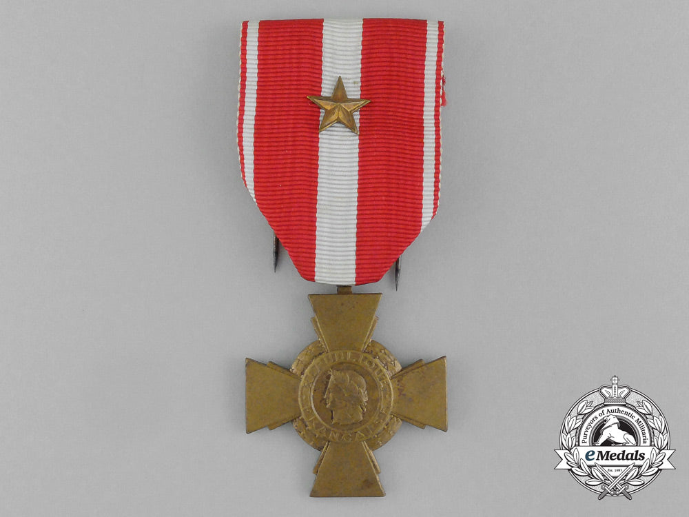 a_french_cross_of_military_valour_in_box_e_820_1